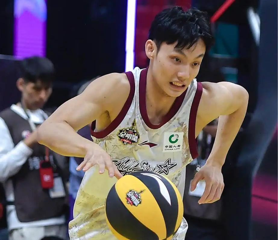 包含广东宏远迎英超关键赛;赛后官宣签约;更衣室稳定;轮换策略成焦点的词条 包含广东宏远迎英超关键赛;赛后官宣签约;更衣室稳定;轮换策略成焦点的词条