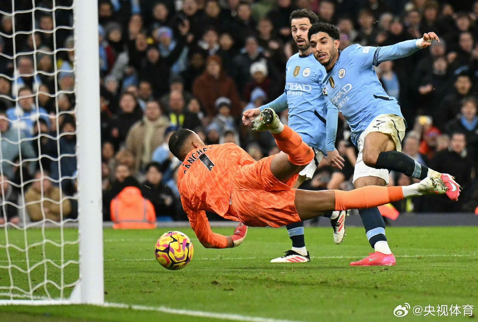 关于曼城发布备战花絮，国际比赛日防线松动，欧冠任务艰巨，轮换策略成焦点的信息